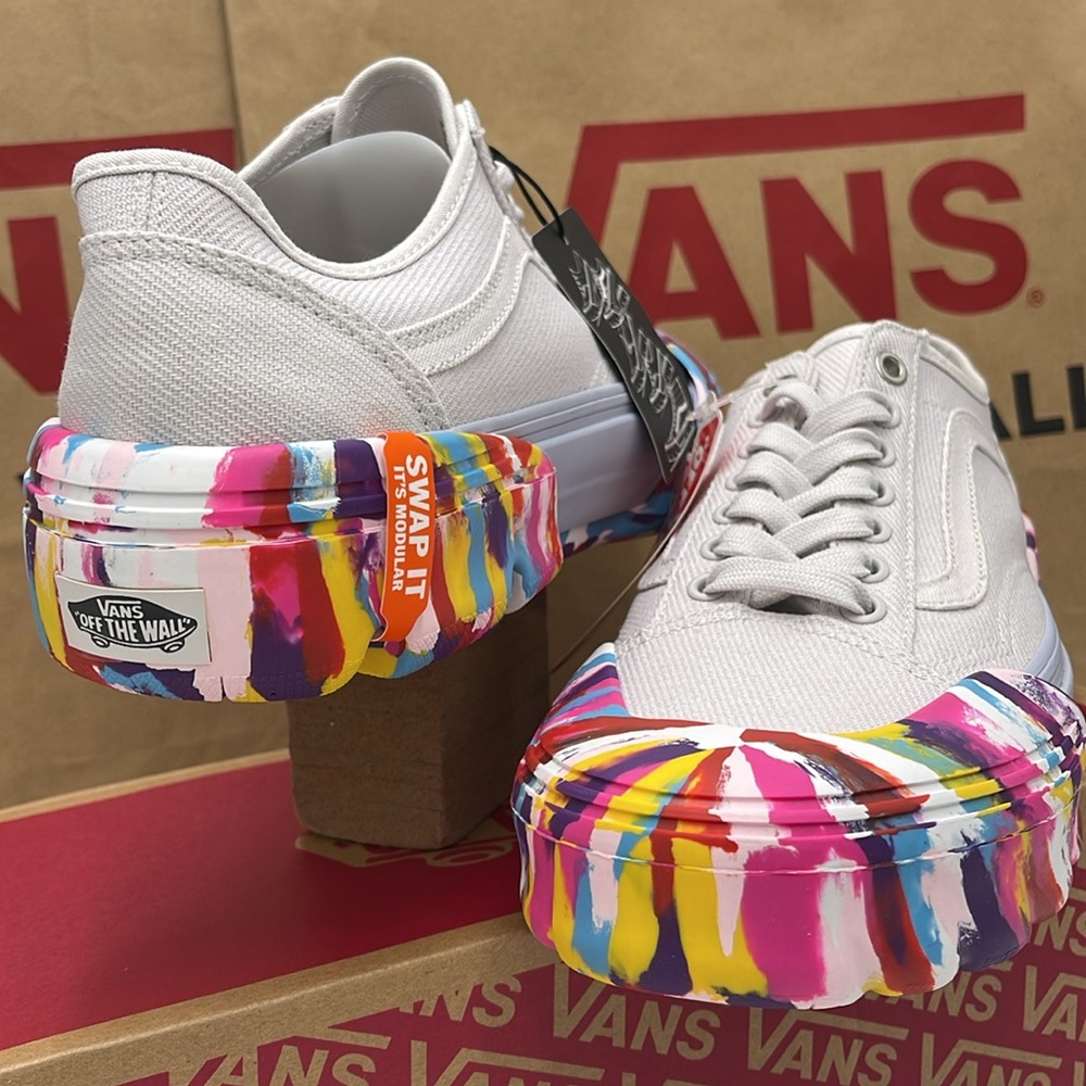 Vans WMNS White Sneakers Colorful Sole Old Skool Tape
Rainbow Swirl Nimbus Cloud - Picture 6 of 17